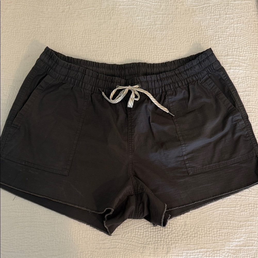 Never worn Vuori shorts. Gray!